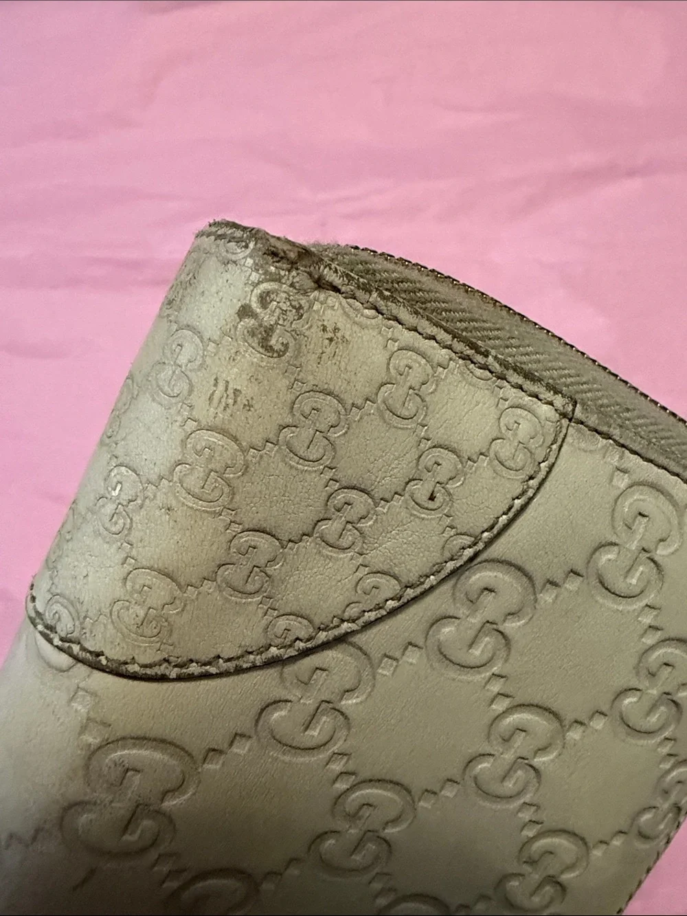 GUCCI Microguccissima Pattern Bree Leather Zip Around Wallet. Pre-loved